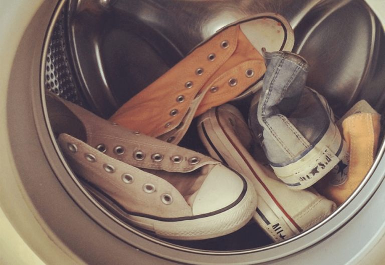 Jak prát boty v pračce a nezničit je?